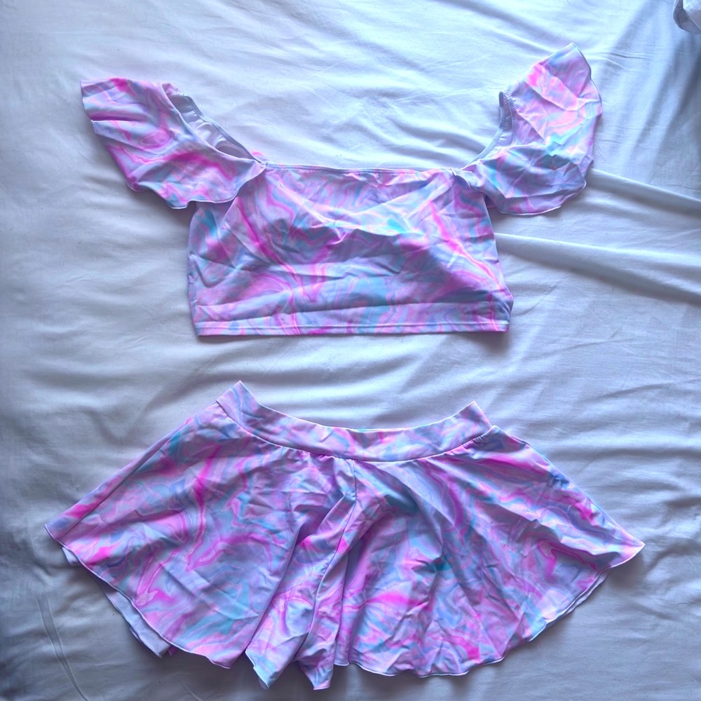 NEW NEVER WORN Rolita Couture Crop Top with Ruffle Sleeves and Culotte Shorts.